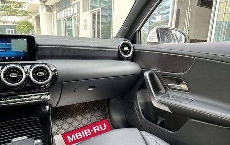 Mercedes-Benz A-Класс, 2021 год, 1 900 000 рублей, 18 фотография