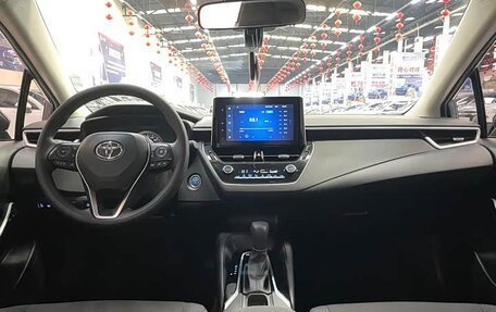 Toyota Corolla, 2022 год, 1 900 000 рублей, 5 фотография