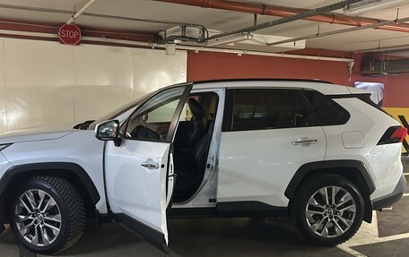 Toyota RAV4, 2019 год, 2 960 000 рублей, 1 фотография