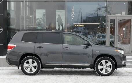 Toyota Highlander III, 2013 год, 2 250 000 рублей, 4 фотография