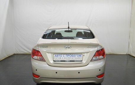 Hyundai Solaris II рестайлинг, 2011 год, 800 000 рублей, 6 фотография