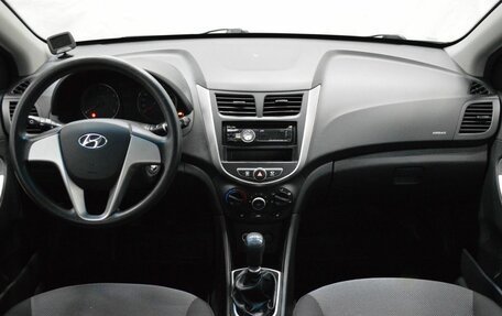 Hyundai Solaris II рестайлинг, 2011 год, 800 000 рублей, 14 фотография