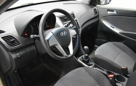 Hyundai Solaris II рестайлинг, 2011 год, 800 000 рублей, 10 фотография