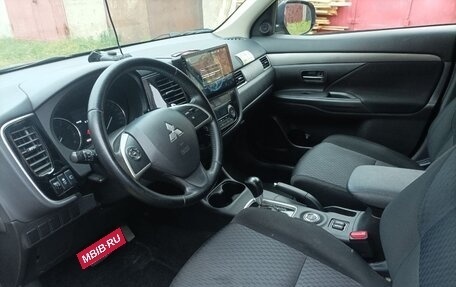 Mitsubishi Outlander III рестайлинг 3, 2013 год, 1 200 000 рублей, 11 фотография