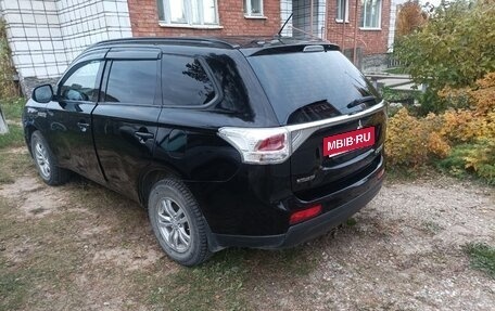 Mitsubishi Outlander III рестайлинг 3, 2013 год, 1 200 000 рублей, 5 фотография