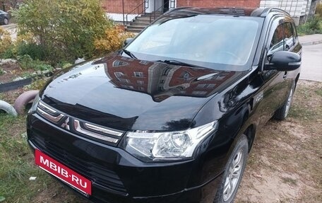 Mitsubishi Outlander III рестайлинг 3, 2013 год, 1 200 000 рублей, 7 фотография