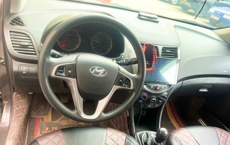 Hyundai Solaris II рестайлинг, 2015 год, 970 000 рублей, 5 фотография