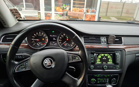 Skoda Superb III рестайлинг, 2013 год, 1 150 000 рублей, 26 фотография