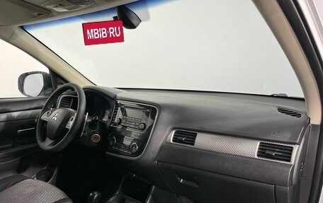 Mitsubishi Outlander III рестайлинг 3, 2013 год, 1 350 000 рублей, 9 фотография