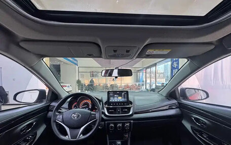 Toyota Yaris XP150 рестайлинг, 2022 год, 915 000 рублей, 12 фотография