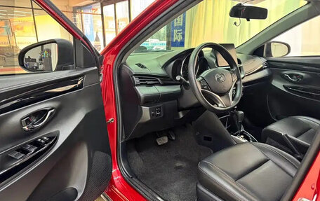 Toyota Yaris XP150 рестайлинг, 2022 год, 915 000 рублей, 8 фотография