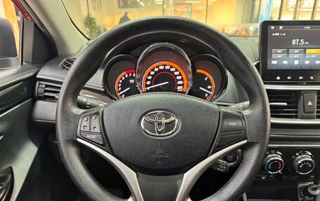 Toyota Yaris XP150 рестайлинг, 2022 год, 915 000 рублей, 13 фотография