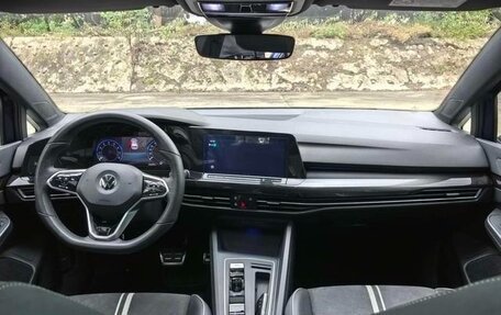 Volkswagen Golf VIII, 2022 год, 2 000 000 рублей, 15 фотография