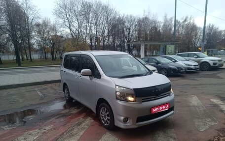 Toyota Voxy II, 2008 год, 1 150 000 рублей, 1 фотография