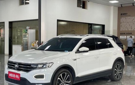 Volkswagen T-Roc I, 2022 год, 1 679 000 рублей, 1 фотография