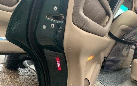 Toyota Land Cruiser 100 рестайлинг 2, 2000 год, 1 580 000 рублей, 5 фотография