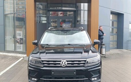 Volkswagen Tiguan II, 2019 год, 2 690 000 рублей, 2 фотография