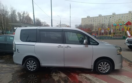 Toyota Voxy II, 2008 год, 1 150 000 рублей, 2 фотография
