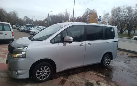 Toyota Voxy II, 2008 год, 1 150 000 рублей, 11 фотография