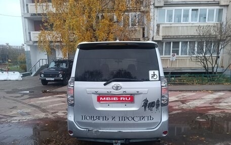 Toyota Voxy II, 2008 год, 1 150 000 рублей, 10 фотография