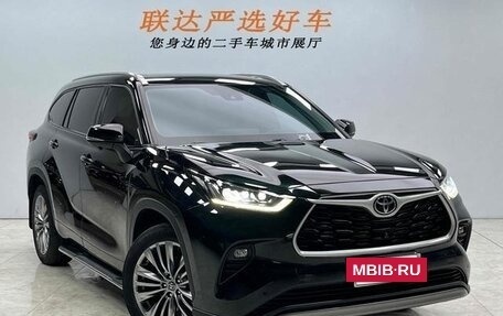 Toyota Highlander, 2024 год, 4 715 000 рублей, 3 фотография