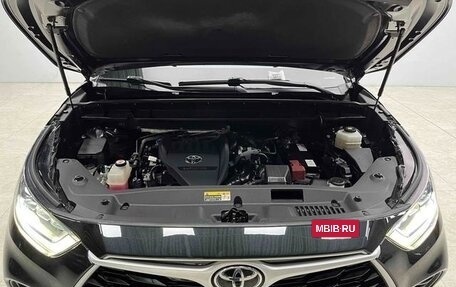 Toyota Highlander, 2024 год, 4 715 000 рублей, 28 фотография