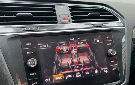 Volkswagen Tiguan II, 2019 год, 2 240 000 рублей, 24 фотография