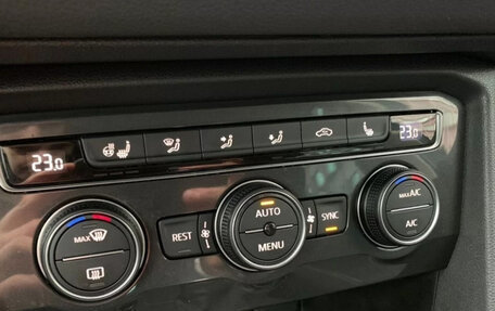 Volkswagen Tiguan II, 2019 год, 2 240 000 рублей, 36 фотография