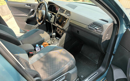 Volkswagen Tiguan II, 2019 год, 2 240 000 рублей, 29 фотография