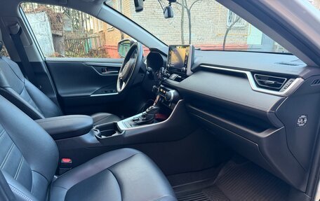 Toyota RAV4, 2021 год, 3 650 000 рублей, 9 фотография