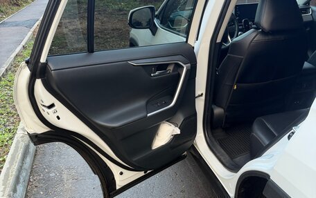 Toyota RAV4, 2021 год, 3 650 000 рублей, 4 фотография