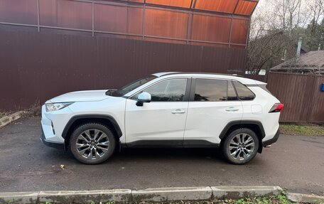 Toyota RAV4, 2021 год, 3 650 000 рублей, 13 фотография