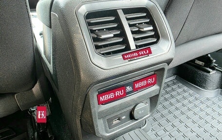 Volkswagen Tiguan II, 2019 год, 2 240 000 рублей, 38 фотография