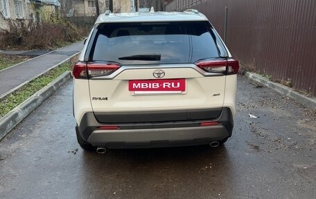 Toyota RAV4, 2021 год, 3 650 000 рублей, 6 фотография