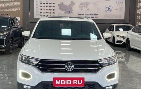 Volkswagen T-Roc I, 2022 год, 1 679 000 рублей, 2 фотография