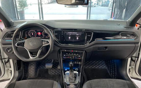 Volkswagen T-Roc I, 2022 год, 1 679 000 рублей, 6 фотография