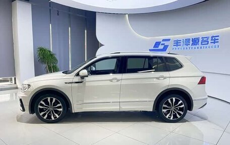 Volkswagen Tiguan II, 2021 год, 3 471 000 рублей, 3 фотография