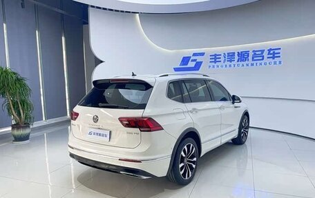 Volkswagen Tiguan II, 2021 год, 3 471 000 рублей, 4 фотография