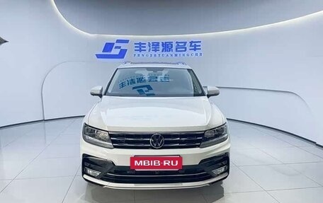 Volkswagen Tiguan II, 2021 год, 3 471 000 рублей, 2 фотография