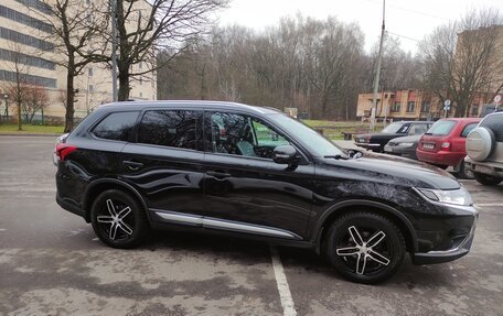 Mitsubishi Outlander III рестайлинг 3, 2018 год, 2 200 000 рублей, 5 фотография