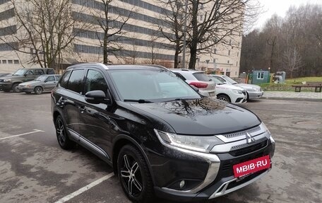 Mitsubishi Outlander III рестайлинг 3, 2018 год, 2 200 000 рублей, 2 фотография
