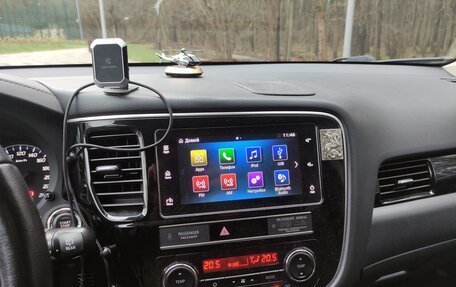 Mitsubishi Outlander III рестайлинг 3, 2018 год, 2 200 000 рублей, 12 фотография