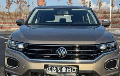 Volkswagen T-Roc I, 2021 год, 1 690 000 рублей, 2 фотография