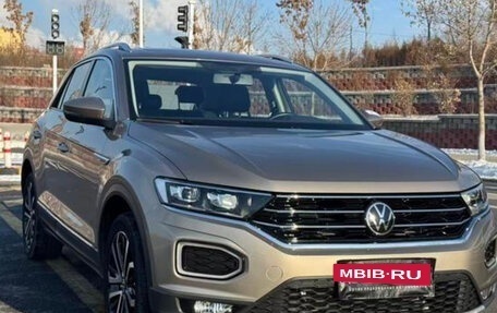 Volkswagen T-Roc I, 2021 год, 1 690 000 рублей, 3 фотография