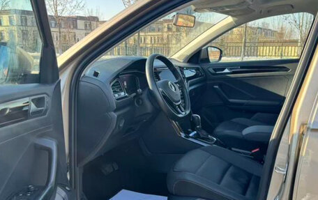 Volkswagen T-Roc I, 2021 год, 1 690 000 рублей, 15 фотография