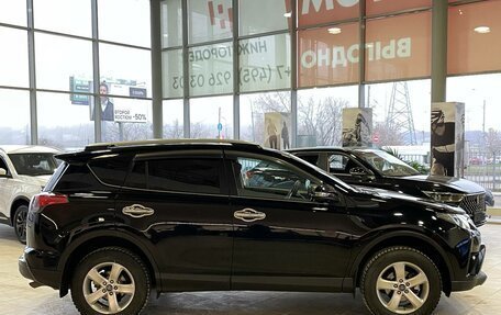 Toyota RAV4, 2017 год, 2 395 000 рублей, 3 фотография