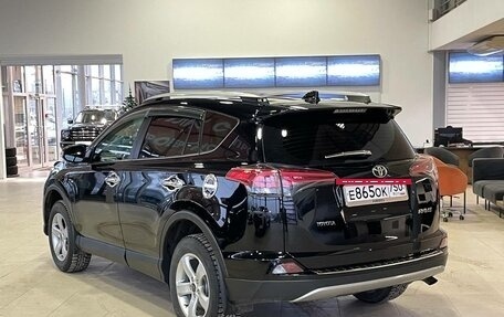 Toyota RAV4, 2017 год, 2 395 000 рублей, 6 фотография