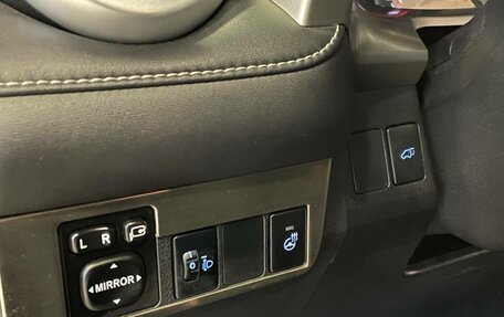 Toyota RAV4, 2017 год, 2 395 000 рублей, 10 фотография