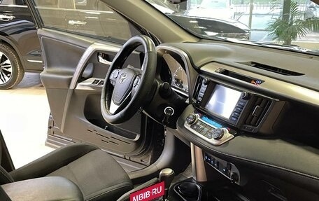 Toyota RAV4, 2017 год, 2 395 000 рублей, 13 фотография