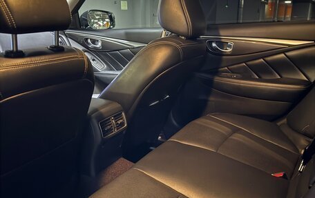 Infiniti Q50 I рестайлинг, 2017 год, 2 500 000 рублей, 11 фотография